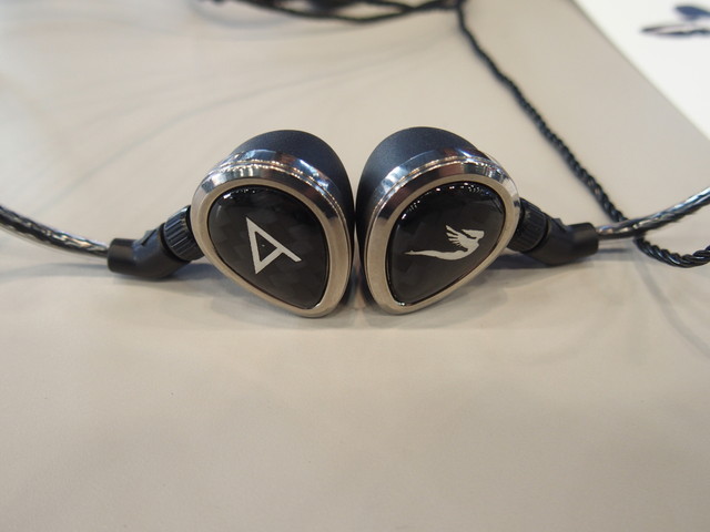HEAD4影音頻道- JH Audio 通用型客製化耳機Layla II、Roxanne II